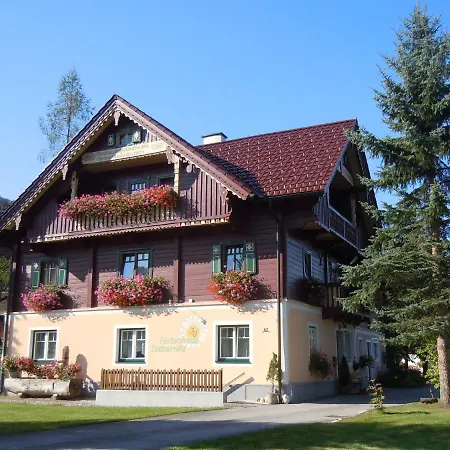 Renovated In The Mountains Ferienhaus