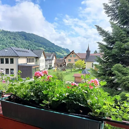 Vakantiehuis Renovated Mountain Retreat